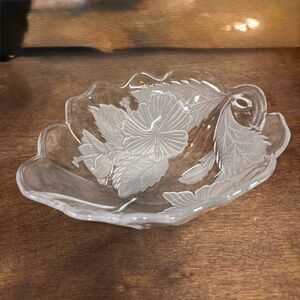 Vintage Elegant Clear And Frosted Glass Bowl
